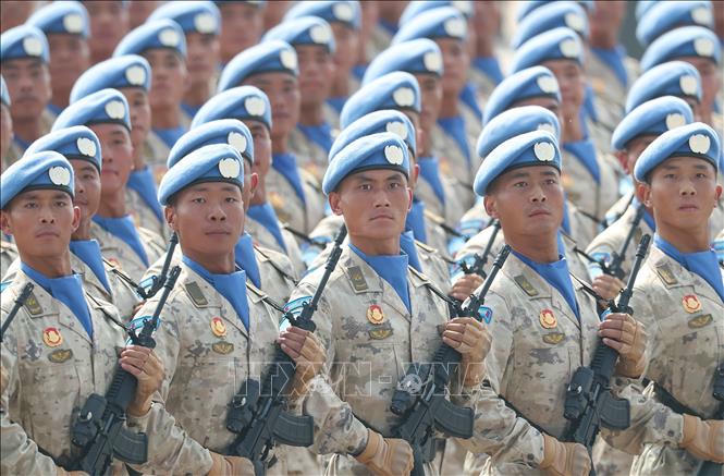 Lực lượng g&igrave;n giữ h&ograve;a b&igrave;nh Trung Quốc tại Lễ duyệt binh kỷ niệm 80 năm chiến thắng ph&aacute;t x&iacute;t của nh&acirc;n d&acirc;n thế giới ở Bắc Kinh, ng&agrave;y 3/9/2025. Ảnh: THX/TTXVN