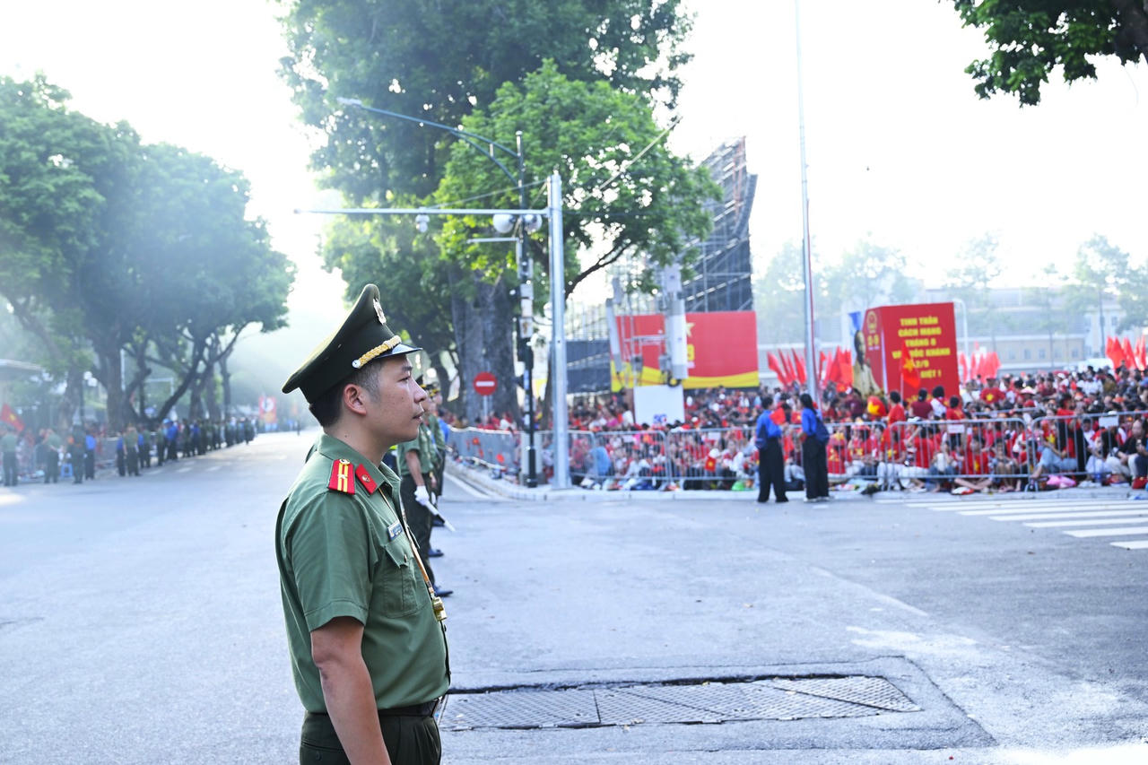 Lực lượng C&ocirc;ng an nỗ lực bảo đảm an ninh, trật tự.
