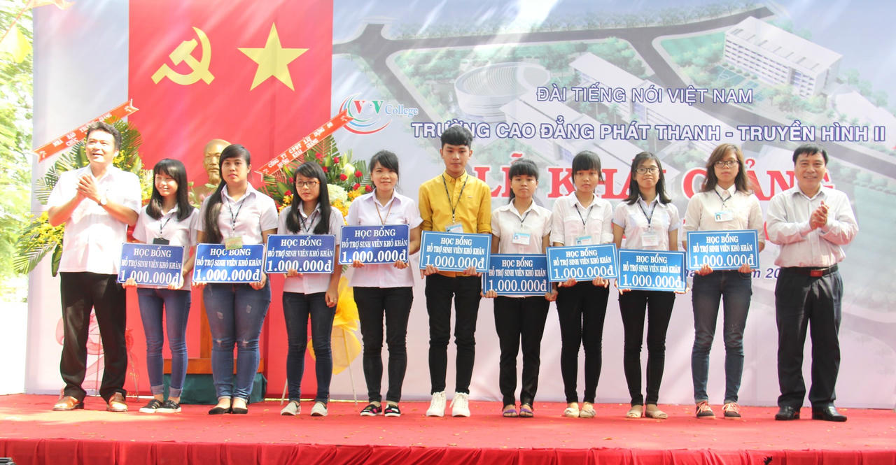 Điểm nhấn đặc biệt của cuộc thi l&agrave; chương tr&igrave;nh học bổng &ldquo;Thắp s&aacute;ng ước mơ tuổi trẻ&rdquo;, dự kiến trao &iacute;t nhất 20 suất học bổng (mỗi suất trị gi&aacute; 2 triệu đồng)...