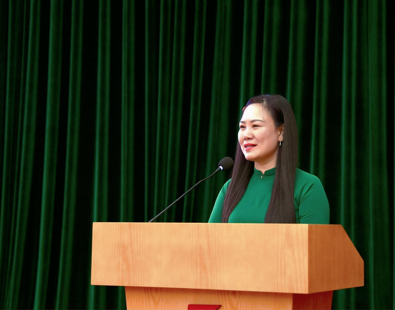 NGƯT. PGS. TS. Nguyễn Minh Hằng - Ph&oacute; Gi&aacute;m đốc Học viện Tư ph&aacute;p ph&aacute;t biểu tại Lễ bế giảng.