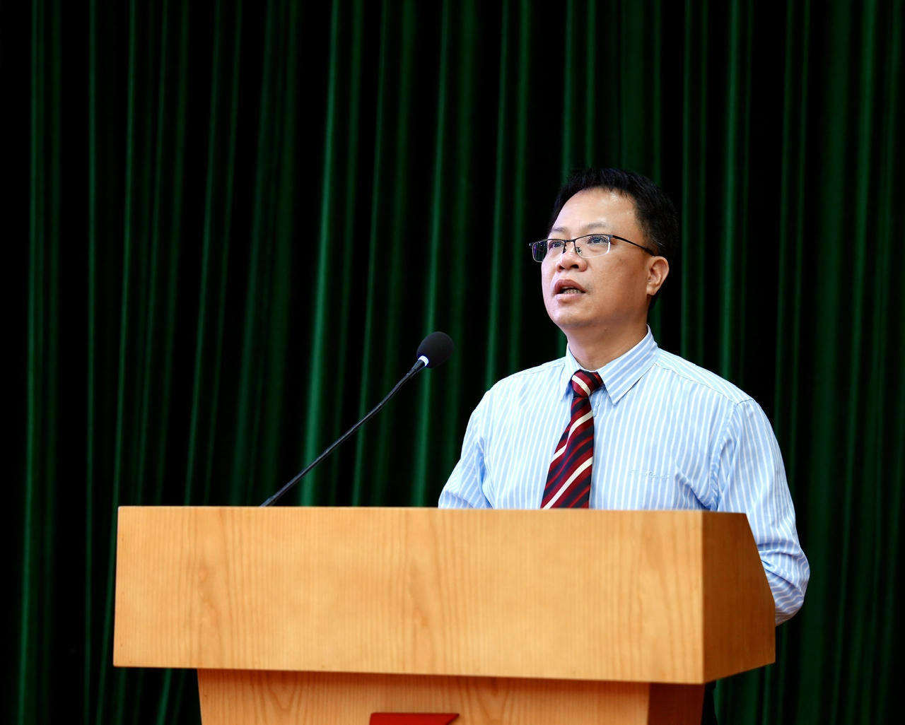 Trưởng phòng Đào tạo và C&ocirc;ng tác học vi&ecirc;n Tr&acirc;̀n Minh Ti&ecirc;́n phát bi&ecirc;̉u.