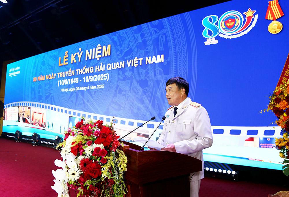 Cục trưởng Cục Hải quan Nguyễn Văn Thọ đọc diễn văn kỷ niệm. (Ảnh: H.V&acirc;n)