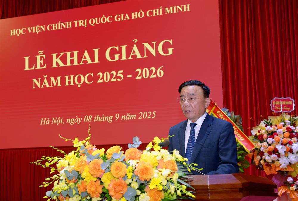 Đồng ch&iacute; Trần Cẩm T&uacute; ph&aacute;t biểu chỉ đạo tại Lễ khai giảng năm học 2025-2026 của Học viện Ch&iacute;nh trị quốc gia Hồ Ch&iacute; Minh.