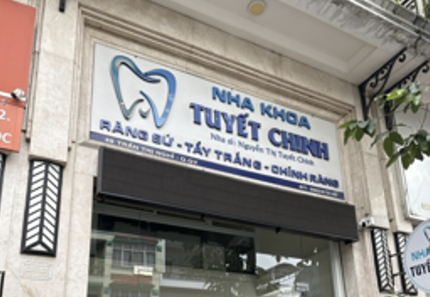 Ph&ograve;ng kh&aacute;m Nha khoa Tuyết Chinh tại địa chỉ số 49 Trần Thị Nghỉ, phường Hạnh Th&ocirc;ng, TP HCM.