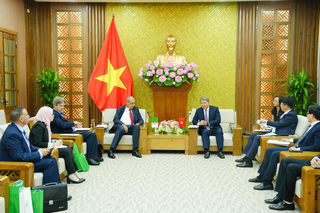To&agrave;n cảnh buổi tiếp.