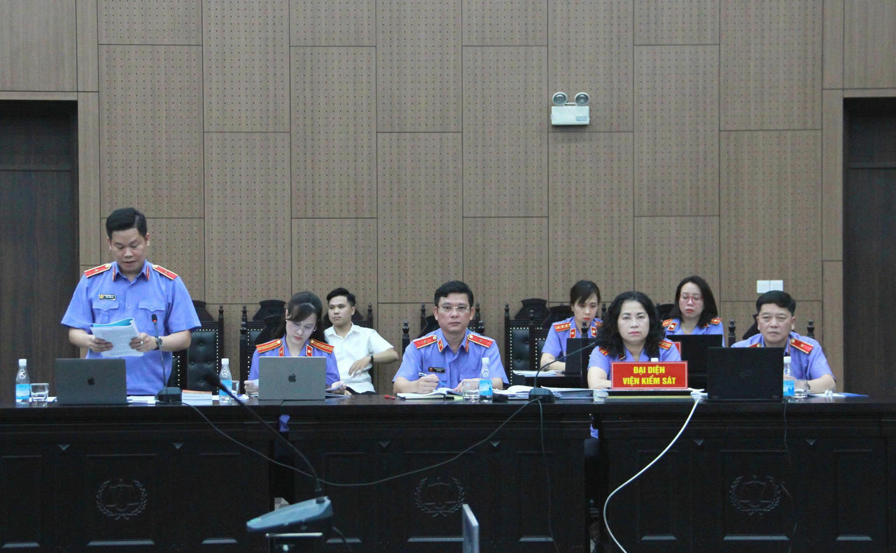 Đại diện VKS tại t&ograve;a.