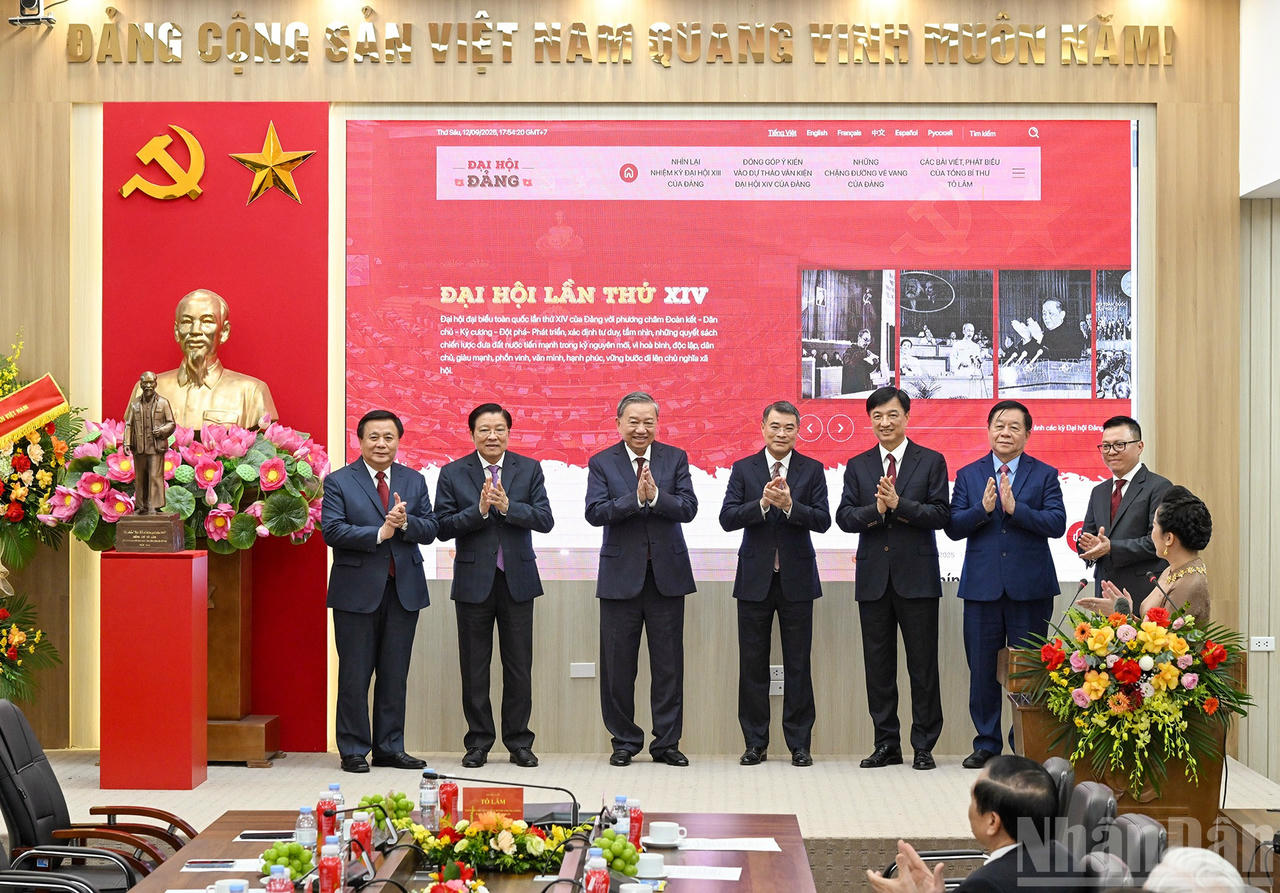 Quang cảnh Lễ ra mắt Trang th&ocirc;ng tin điện tử chuy&ecirc;n đề