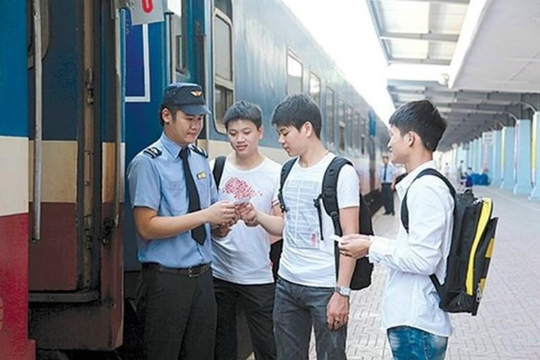 Ng&agrave;nh đường sắt giảm 10% gi&aacute; v&eacute; t&agrave;u cho t&acirc;n sinh vi&ecirc;n (Ảnh minh họa: B&aacute;o Ch&iacute;nh phủ)
