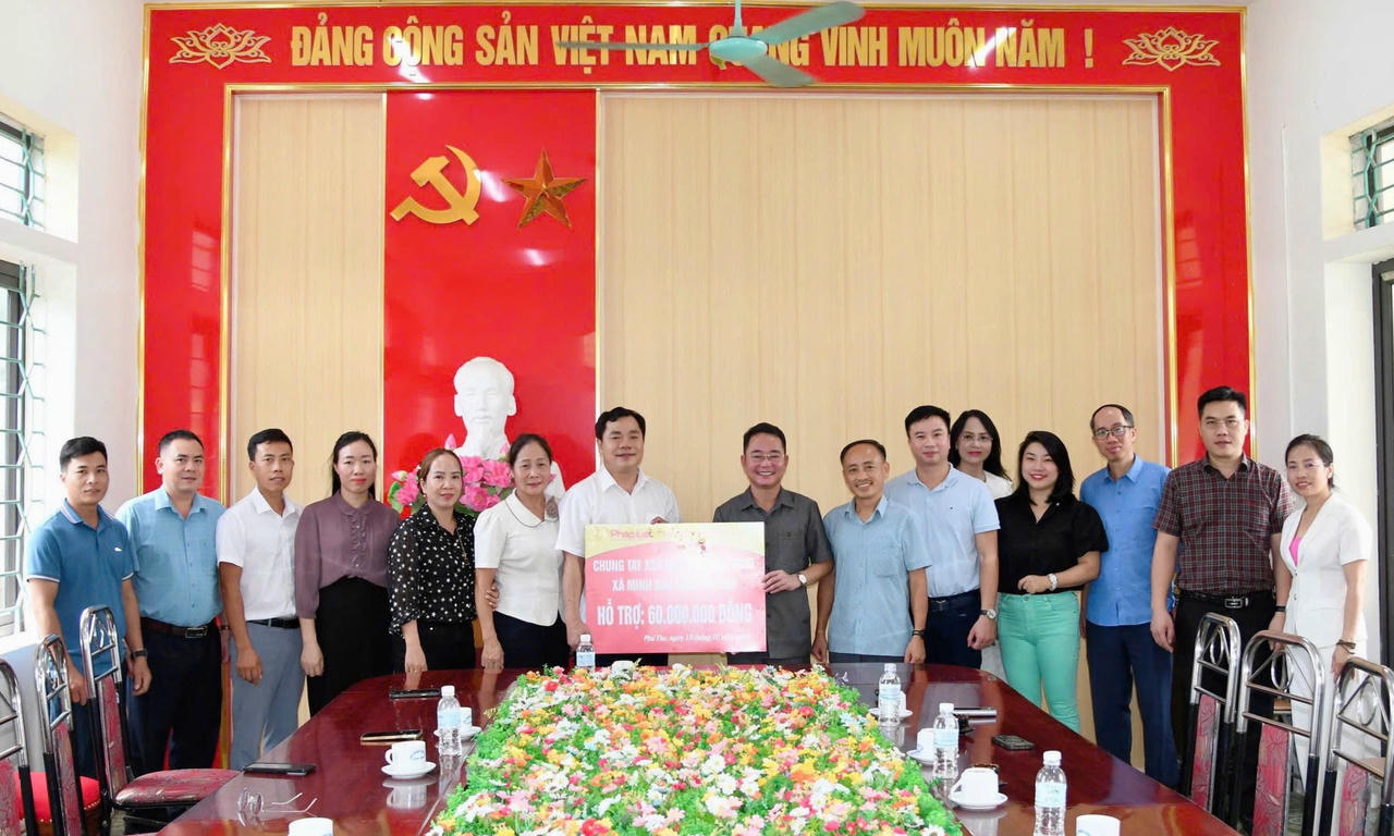 Ch&iacute;nh quyền địa phương mong B&aacute;o Ph&aacute;p luật Việt Nam tiếp tục đồng h&agrave;nh, k&ecirc;u gọi nguồn lực để c&aacute;c x&atilde; sớm ho&agrave;n th&agrave;nh mục ti&ecirc;u x&oacute;a nh&agrave; tạm, gi&uacute;p người d&acirc;n ổn định cuộc sống.