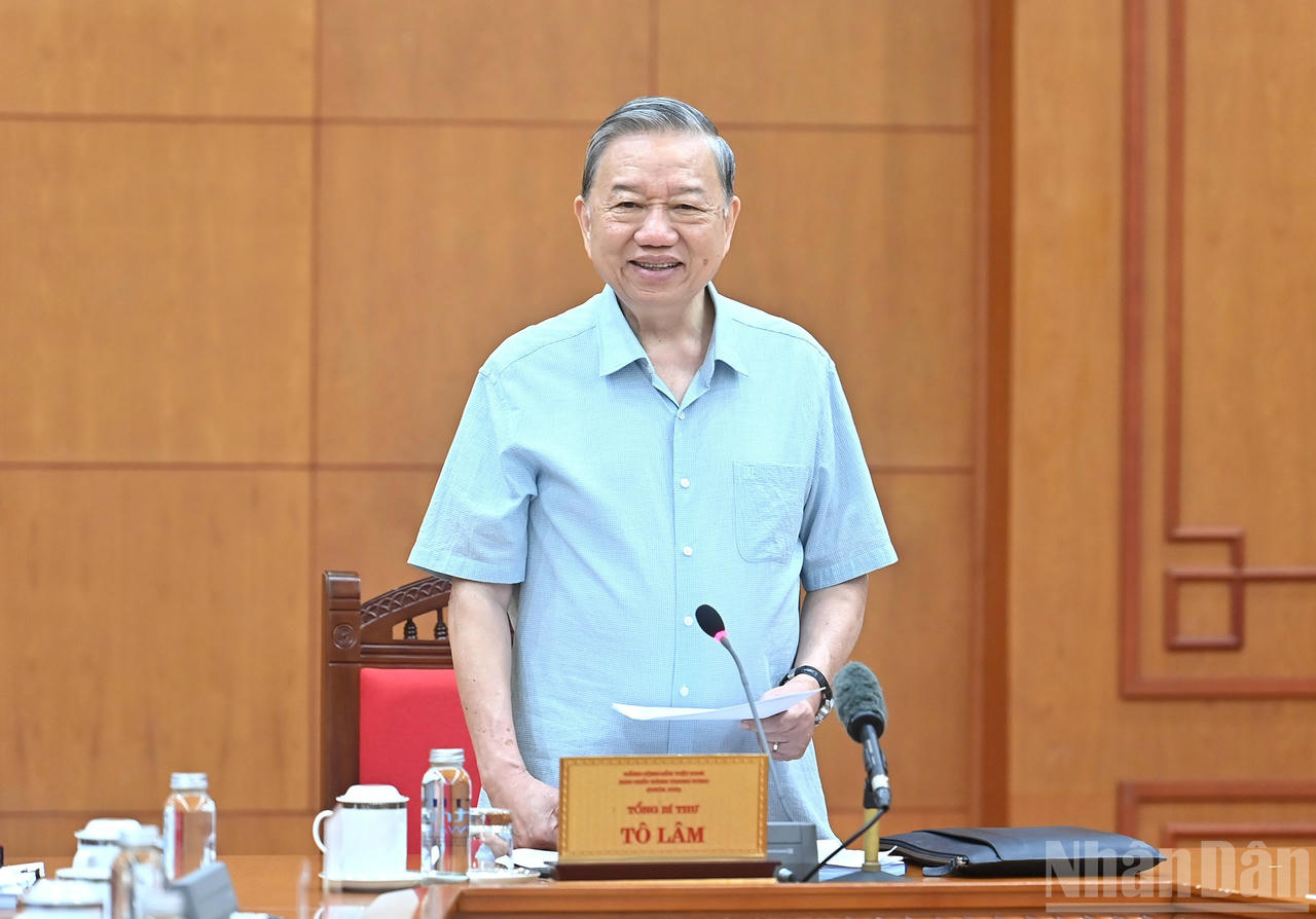 Tổng B&iacute; thư T&ocirc; L&acirc;m ph&aacute;t biểu chỉ đạo tại cuộc l&agrave;m việc. Ảnh: nhandan.vn