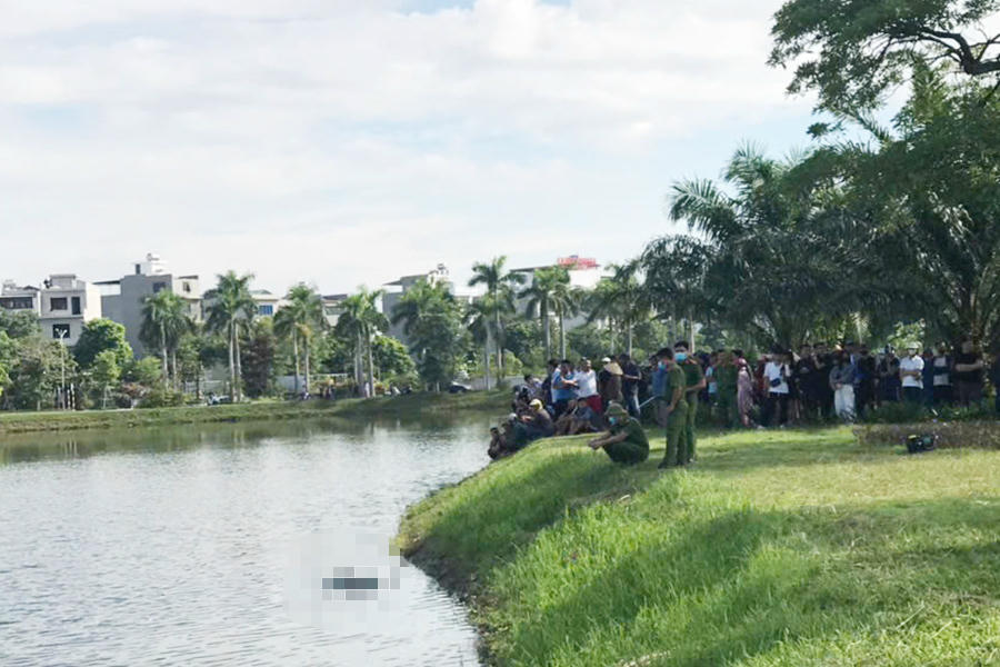 Cơ quan C&ocirc;ng an kh&aacute;m nghiệm hiện trường, điều tra vụ &aacute;n.