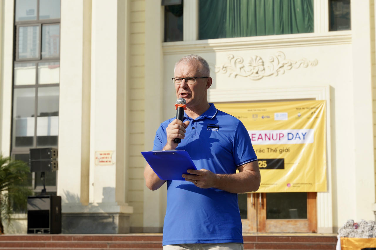 Ng&agrave;i Hannes Hanso - Đại sứ Đặc mệnh To&agrave;n quyền của Cộng h&ograve;a Estonia.