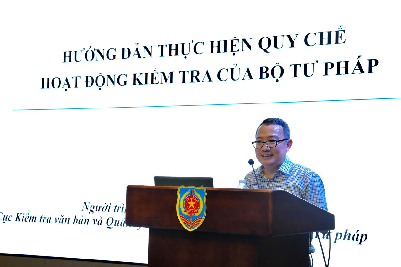 &Ocirc;ng Hồ Quang Huy, Cục trưởng Cục Kiểm tra văn bản v&agrave; Quản l&yacute; xử l&yacute; vi phạm h&agrave;nh ch&iacute;nh, Ủy ban Kiểm tra Đảng ủy Bộ Tư ph&aacute;p trình bày Quy chế hoạt động kiểm tra của Bộ Tư ph&aacute;p.