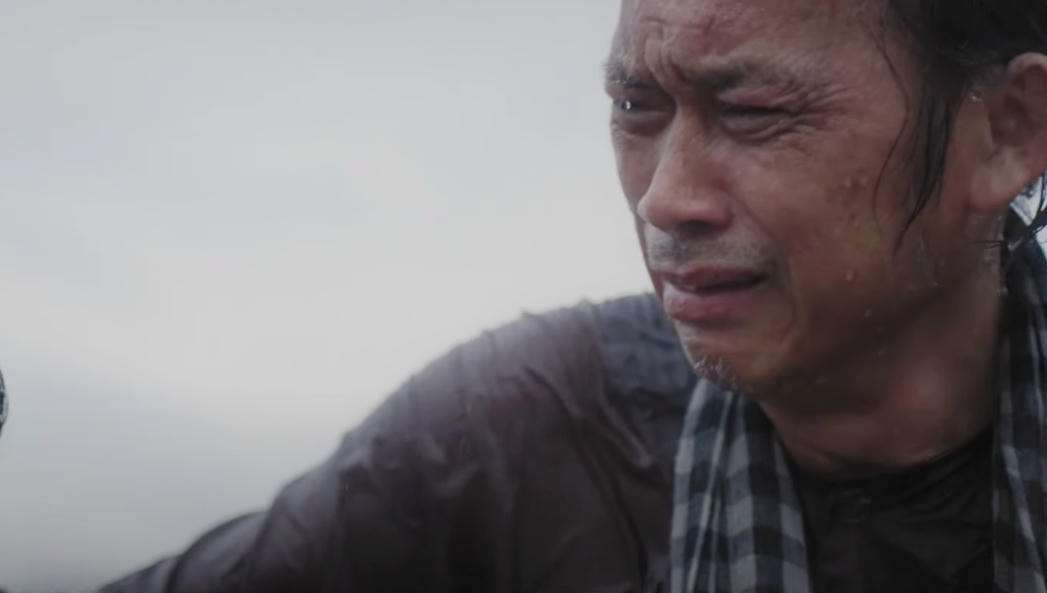 Tạo h&igrave;nh của nam nghệ sĩ trong vai &ocirc;ng nội của 2 nh&acirc;n vật ch&iacute;nh. Ảnh: Cắt trailer
