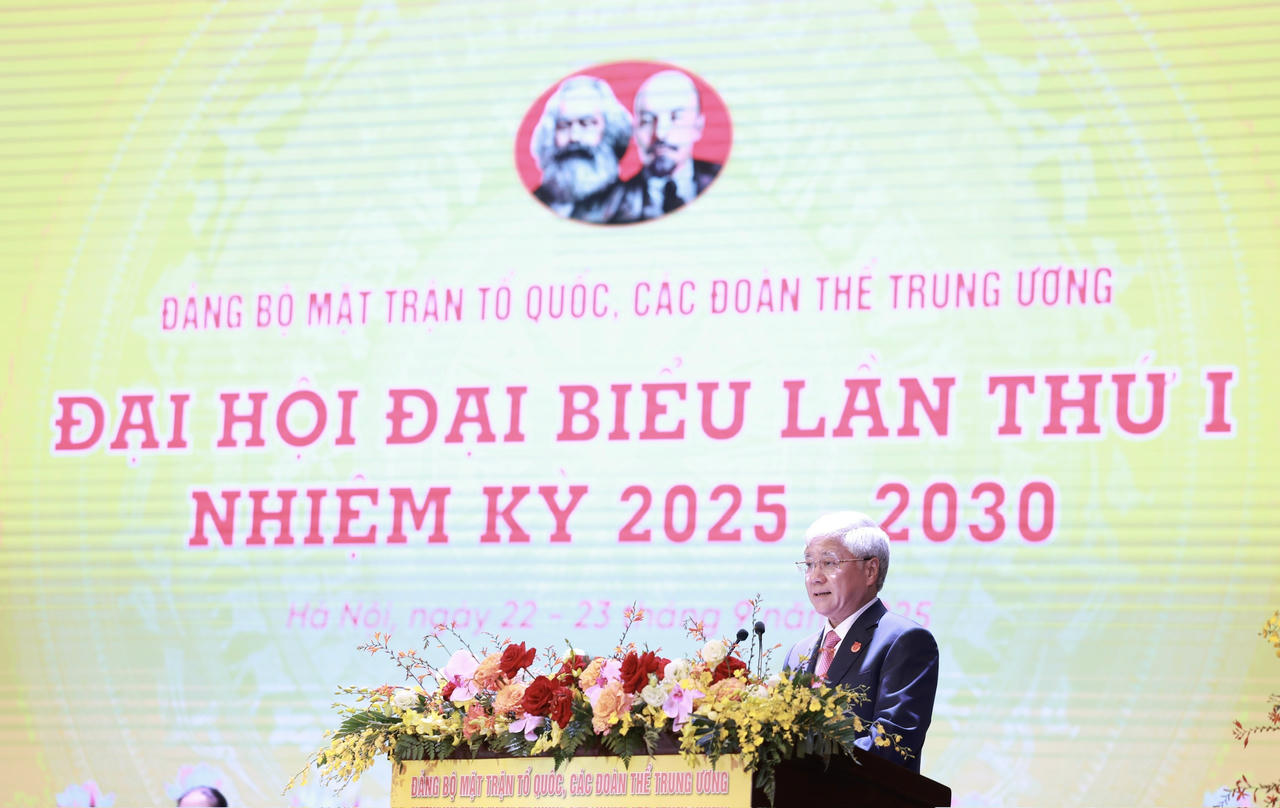 Đồng ch&iacute; Đỗ Văn Chiến, Ủy vi&ecirc;n Bộ Ch&iacute;nh trị, B&iacute; thư Trung ương Đảng, B&iacute; thư Đảng ủy MTTQ, c&aacute;c đo&agrave;n thể Trung ương, Chủ tịch UBTW MTTQ Việt Nam tiếp thu &yacute; kiến chỉ đạo của Tổng B&iacute; thư T&ocirc; L&acirc;m. Ảnh: PV
