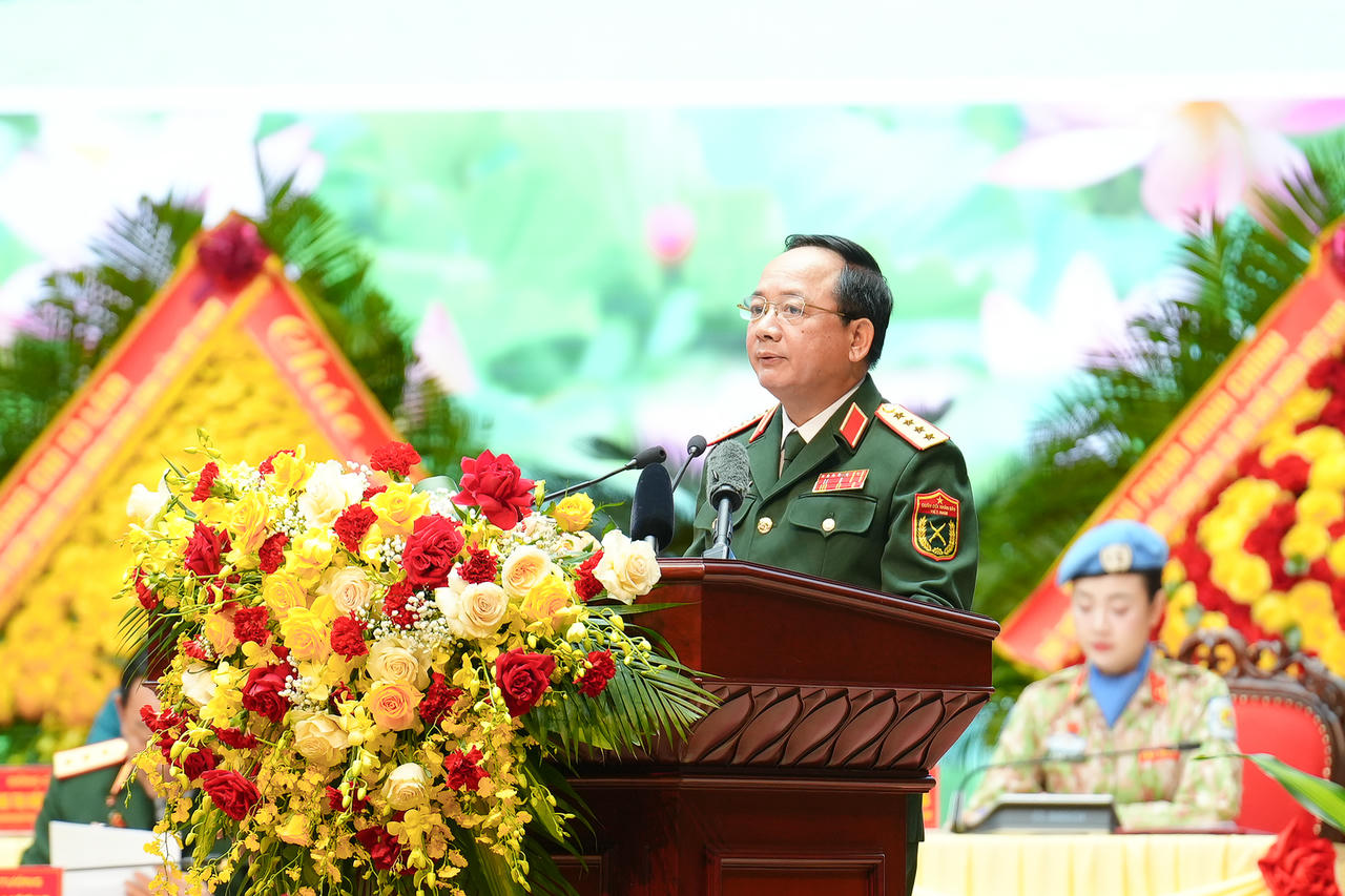 Đại tướng Trịnh Văn Quyết tr&igrave;nh b&agrave;y b&aacute;o c&aacute;o tại đại hội. Ảnh: P.Mai