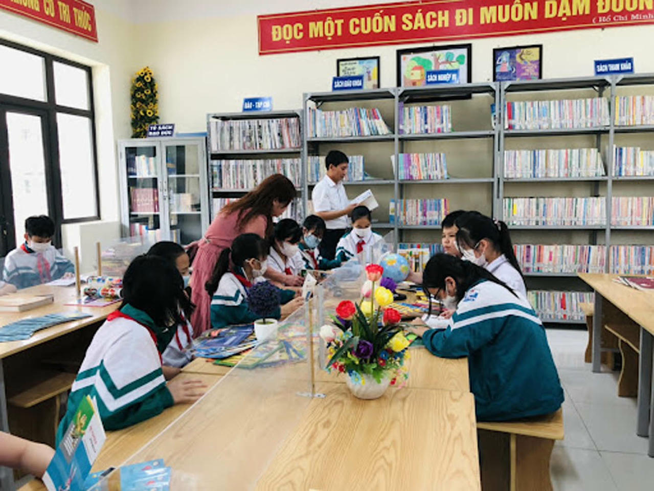 Một bộ SGK chung ấy phải thống nhất được sự đa dạng, hiện đại,&nbsp;dễ tiếp cận, khoa học v&agrave; ph&ugrave; hợp thực tế gi&aacute;o dục Việt Nam.&nbsp;(Ảnh minh họa - Nguồn: Trường Tiểu học Thanh L&acirc;m B)