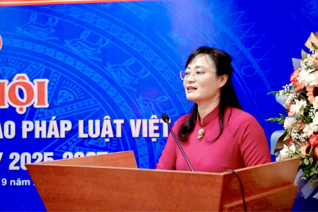 Ph&oacute; Tổng Bi&ecirc;n tập Vũ Hồng Thu&yacute; ph&aacute;t biểu chỉ đạo đại hội. (Ảnh: T.Oanh)