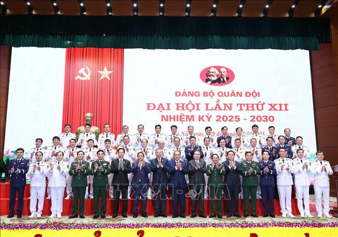 Tổng B&iacute; thư T&ocirc; L&acirc;m v&agrave; c&aacute;c đại biểu. Ảnh: Thống Nhất/ TTXVN