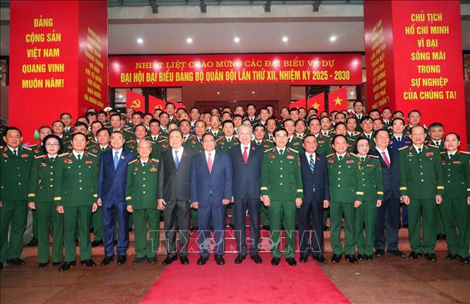 Tổng B&iacute; thư T&ocirc; L&acirc;m, Thủ tướng Phạm Minh Ch&iacute;nh, Chủ tịch Quốc hội Trần Thanh Mẫn, Thường trực Ban B&iacute; thư Trần Cẩm T&uacute; v&agrave; c&aacute;c đại biểu dự Đại hội. Ảnh: Trọng Đức/TTXVN