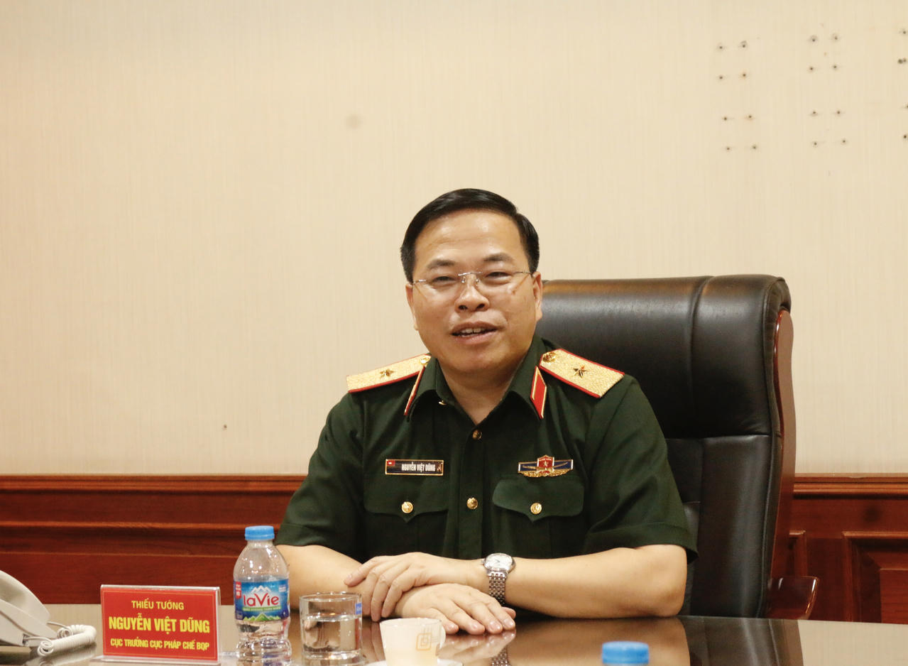 Thiếu tướng Nguyễn Việt Dũng, Cục trưởng Cục Ph&aacute;p chế, Bộ Quốc ph&ograve;ng ph&aacute;t biểu tại buổi lễ.