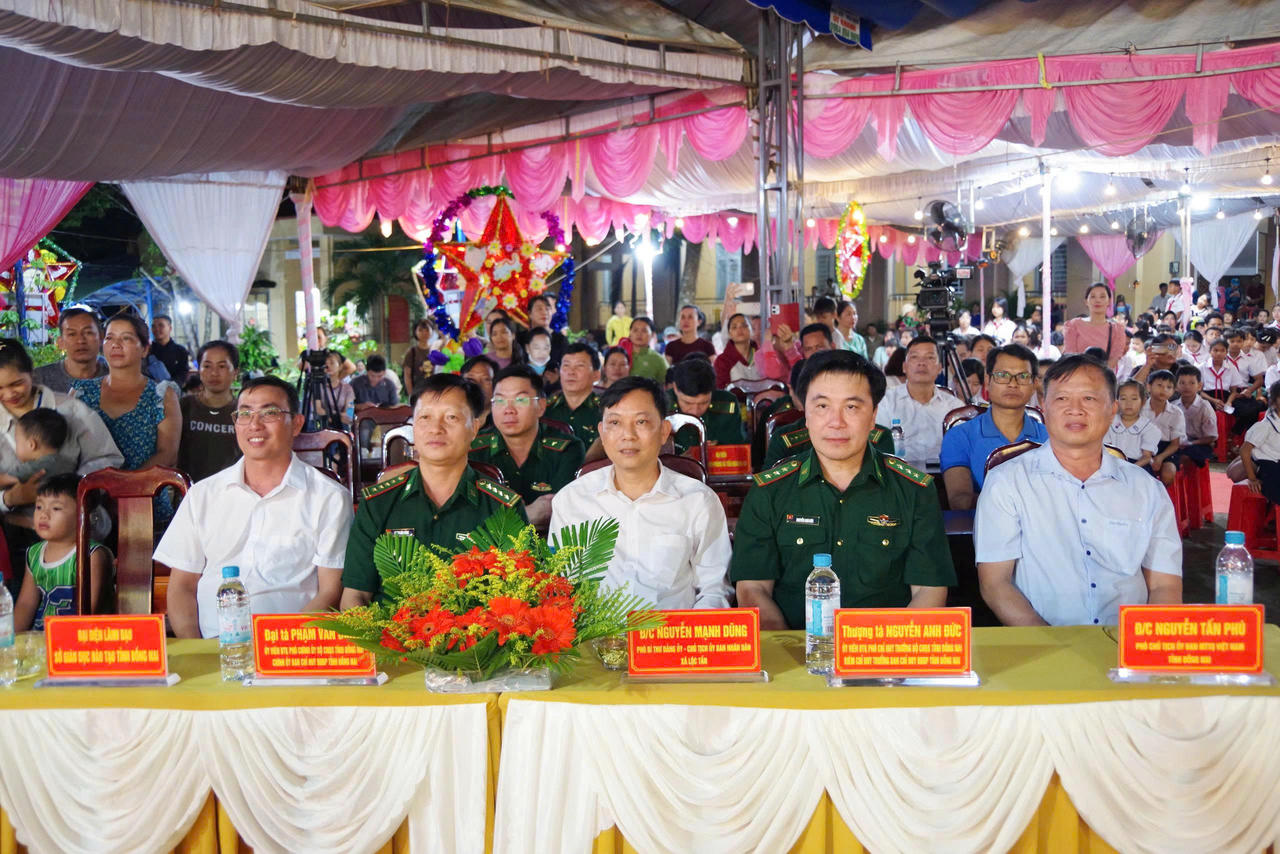Quang cảnh chương tr&igrave;nh &ldquo;Bi&ecirc;n cương đ&ecirc;m hội trăng rằm&rdquo; 2025 tại Đồng Nai (Ảnh: Xu&acirc;n Kiệt)