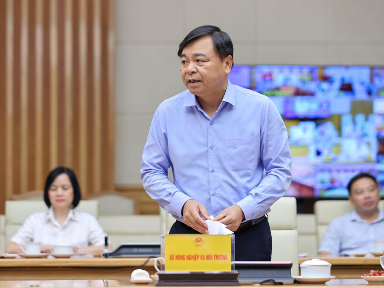 Thứ trưởng Bộ N&ocirc;ng nghiệp v&agrave; M&ocirc;i trường Nguyễn Ho&agrave;ng Hiệp b&aacute;o c&aacute;o tại cuộc họp - Ảnh: VGP/Nhật Bắc