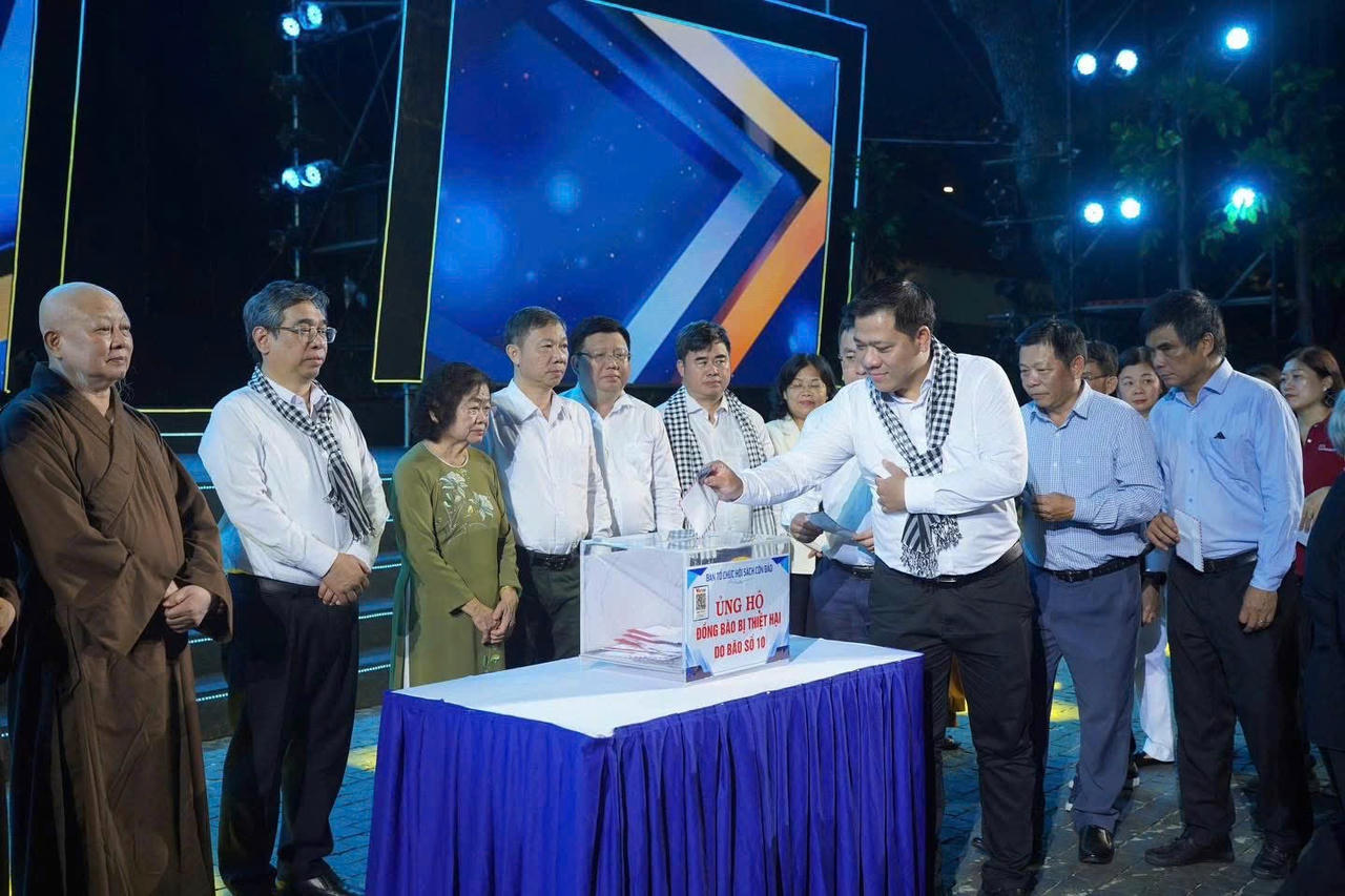 Ủng hộ đồng b&agrave;o bị thiệt hại do b&atilde;o số 10