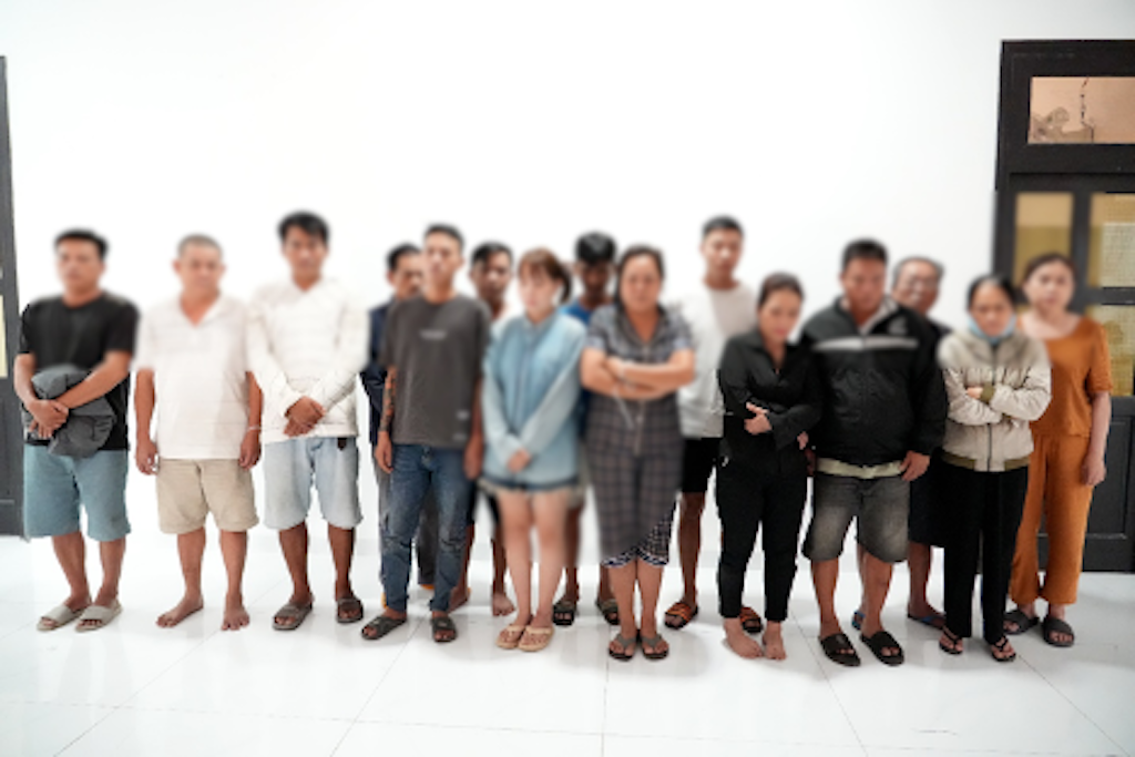 C&aacute;c đối tượng bị bắt giữ quả tang.