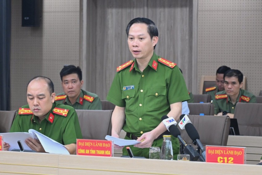 Đại tá Trịnh Văn Giang, Phó Giám đốc Công an tỉnh Thanh Hóa trả lời câu hỏi của phóng viên.