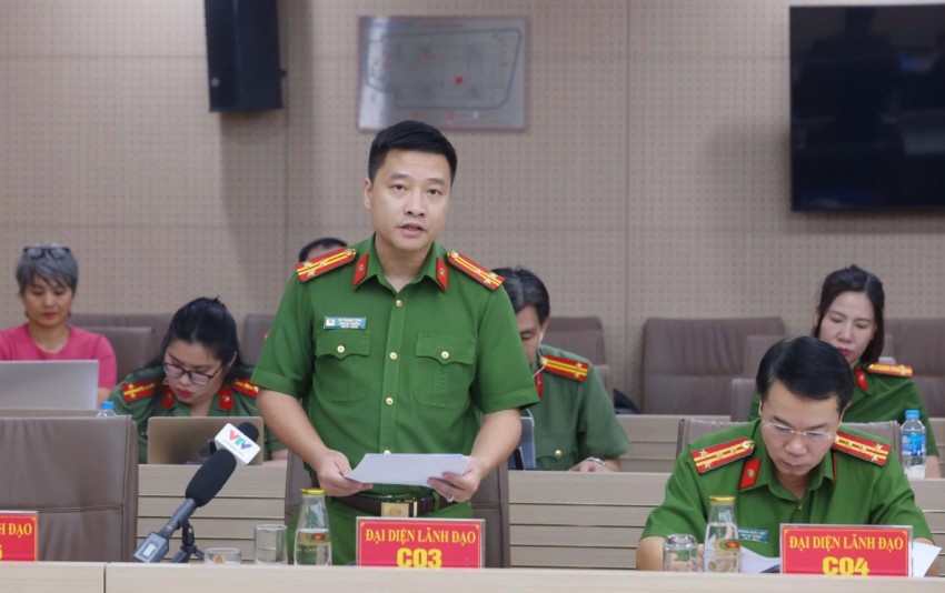 hượng tá Vũ Thanh Tùng, Phó Cục trưởng Cục Cảnh sát điều tra tội phạm về tham nhũng, kinh tế, buôn lậu, Bộ Công an trả lời câu hỏi của phóng viên.