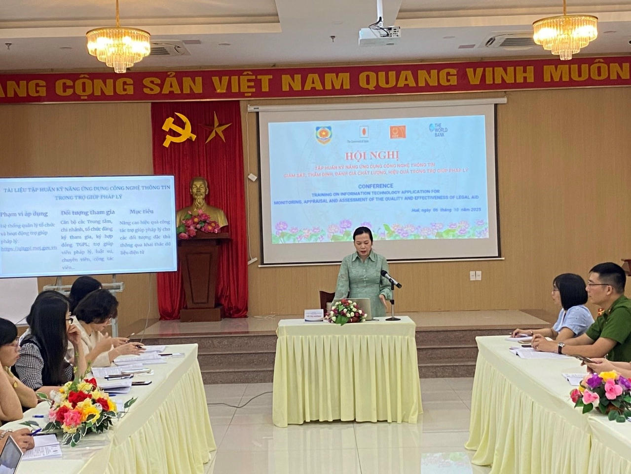 B&agrave; Đỗ Thị Hảo, Ph&oacute; Trưởng ph&ograve;ng Chuyển đổi số, Cục C&ocirc;ng nghệ th&ocirc;ng  tin, Bộ Tư ph&aacute;p ph&aacute;t biểu tại Hội nghị