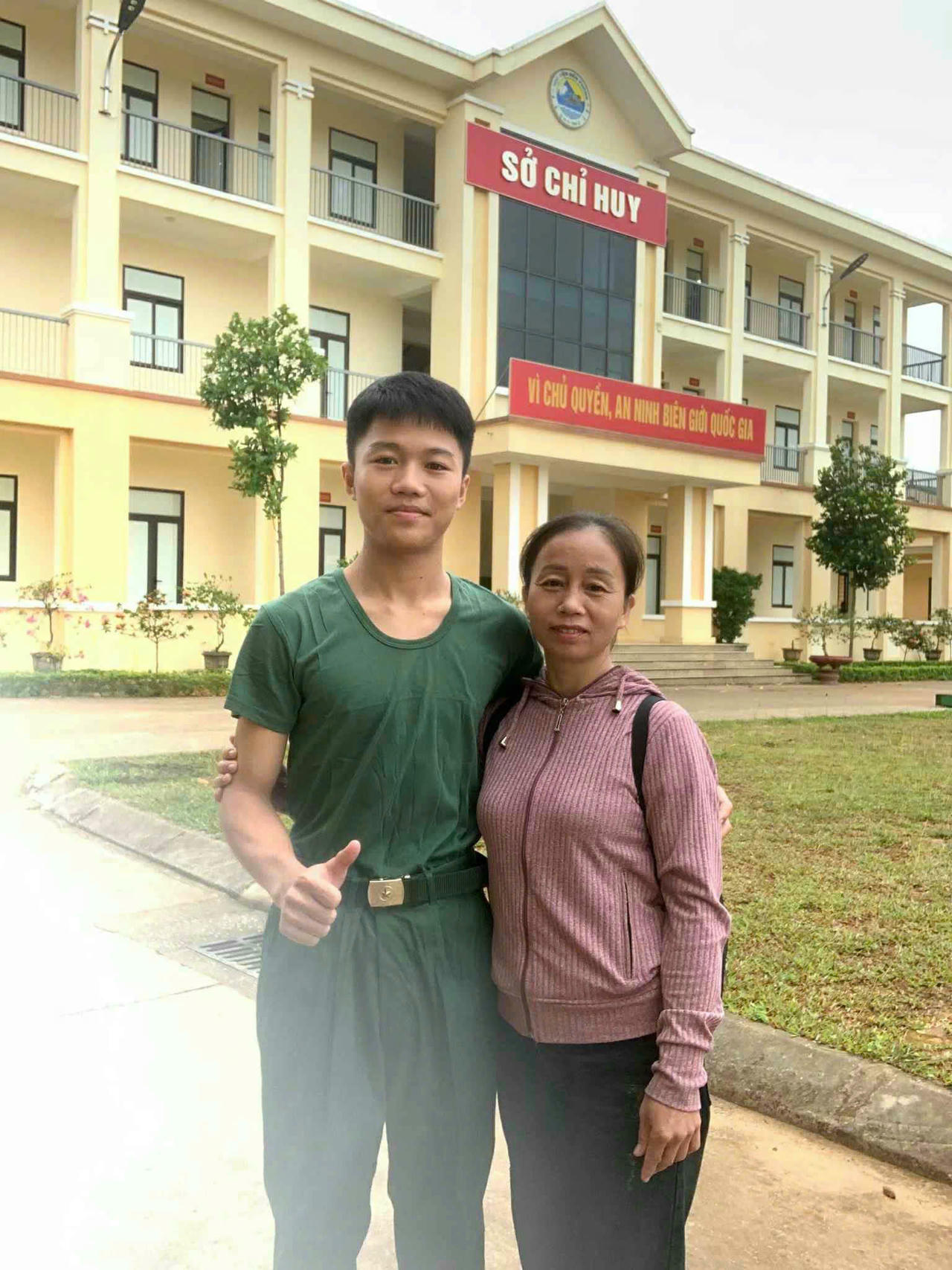 Niềm vui v&igrave; đậu v&agrave;o Học viện Bi&ecirc;n ph&ograve;ng chưa được bao l&acirc;u, th&igrave; em Lang Đức Bằng đ&atilde; bị trả về v&igrave; l&yacute; do sức khoẻ.