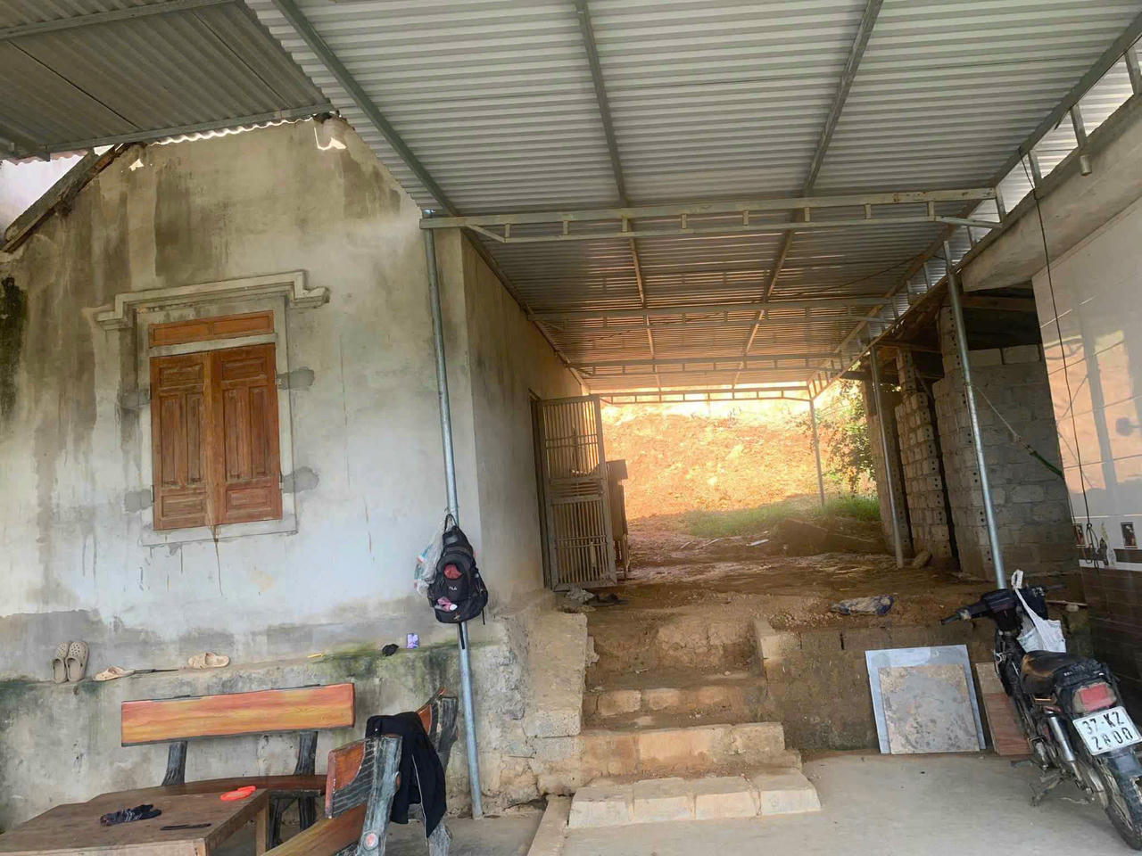 Gia đ&igrave;nh Bằng thuộc hộ cận ngh&egrave;o.
