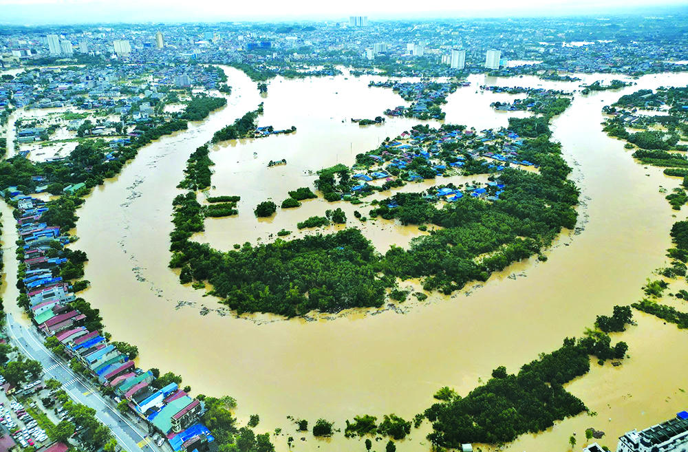 Lũ tr&ecirc;n s&ocirc;ng Cầu đoạn qua phường Linh Sơn l&uacute;c gần 16h ng&agrave;y 7/10.  (Ảnh: baothainguyen.vn)