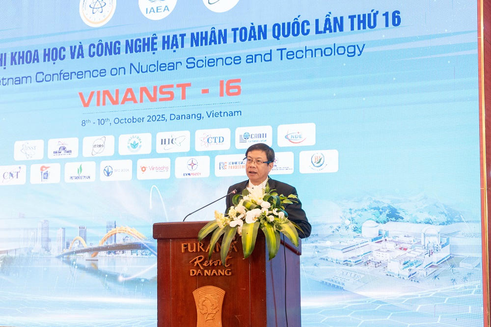 hứ trưởng Bộ Khoa học v&agrave; C&ocirc;ng nghệ, &ocirc;ng L&ecirc; Xu&acirc;n Định ph&aacute;t biểu tại Hội nghị.