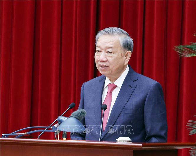 Tổng B&iacute; thư T&ocirc; L&acirc;m ph&aacute;t biểu bế mạc Hội nghị lần thứ 13 Ban Chấp h&agrave;nh Trung ương Đảng kh&oacute;a XIII. Ảnh: Thống Nhất/TTXVN
