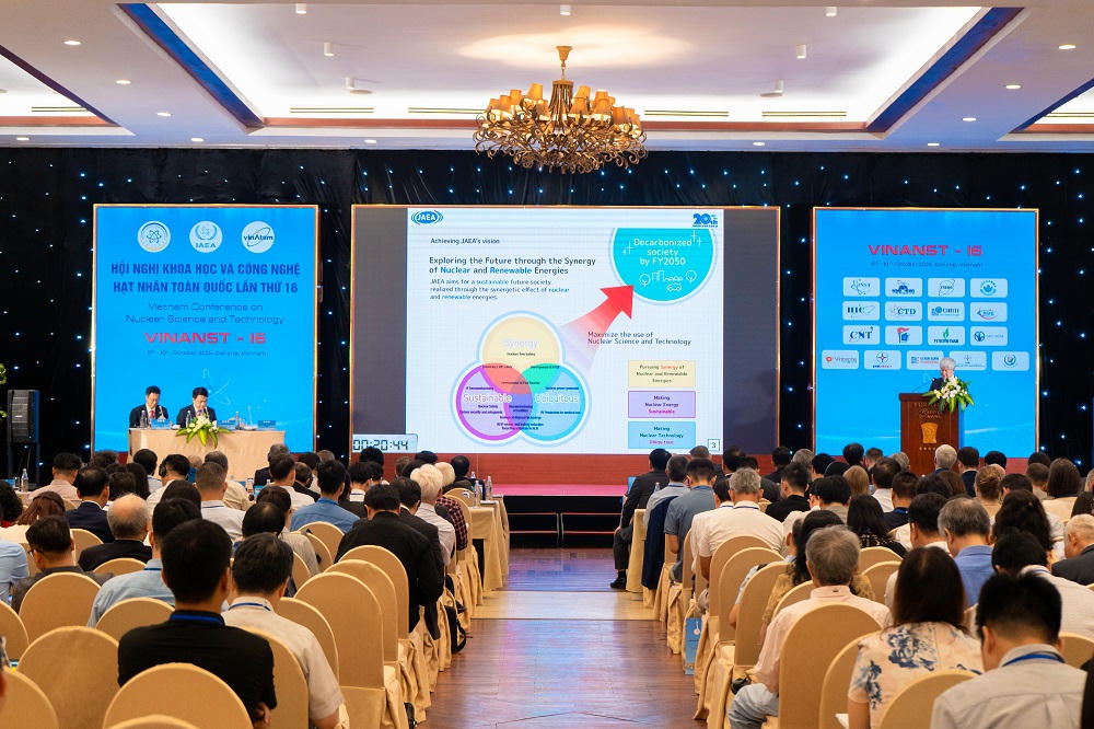 Hội nghị thu h&uacute;t 80 tổ chức với hơn 400 đại biểu l&agrave; c&aacute;c chuy&ecirc;n gia, c&aacute;c nh&agrave; khoa học trong v&agrave; ngo&agrave;i nước tham dự.