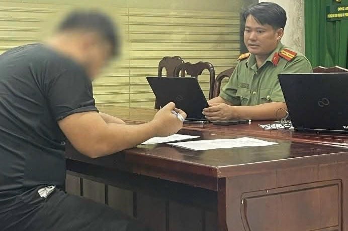 C&ocirc;ng an l&agrave;m việc với&amp;amp;nbsp;&ocirc;ng N.Đ.H.V.