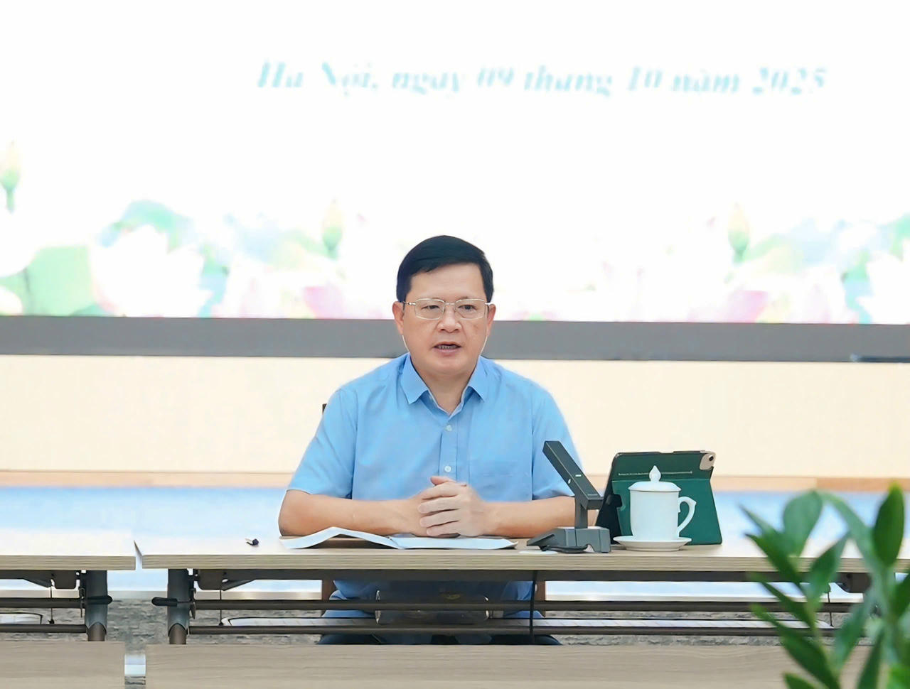 Thứ trưởng Mai Lương Kh&ocirc;i phát bi&ecirc;̉u tại H&ocirc;̣i nghị.