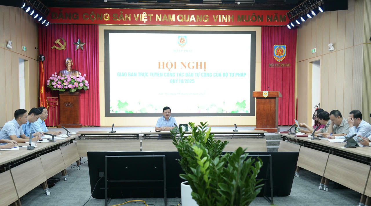 Giao ban c&ocirc;ng tác đ&acirc;̀u tư c&ocirc;ng của B&ocirc;̣ Tư pháp quý III/2025