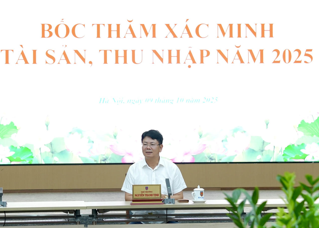 Thứ trưởng Nguy&ecirc;̃n Thanh Tịnh phát bi&ecirc;̉u tại bu&ocirc;̉i b&ocirc;́c thăm.