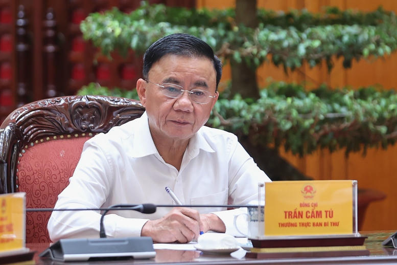 Thường trực Ban B&iacute; thư Trần Cẩm T&uacute; đ&aacute;nh gi&aacute; cao Ch&iacute;nh phủ, c&aacute;c bộ ng&agrave;nh, địa phương, cơ quan, đơn vị đ&atilde; rất chủ động, t&iacute;ch cực, kịp thời, hiệu quả trong c&ocirc;ng t&aacute;c ứng ph&oacute;, khắc phục hậu quả thi&ecirc;n tai - Ảnh: VGP/Nhật Bắc
