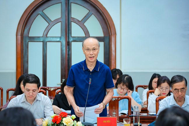 GS.TS Trần Ngọc Đường, Chủ nhiệm Hội đồng Tư vấn d&acirc;n chủ v&agrave; ph&aacute;p luật ph&aacute;t biểu tại Hội thảo. Ảnh: Ho&agrave;i Nam