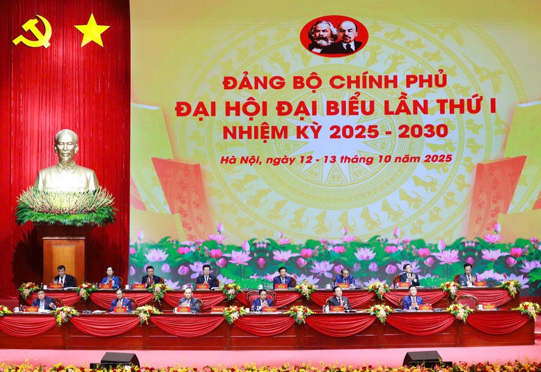 Đo&agrave;n Chủ tịch Đại hội - Ảnh: VGP/Nhật Bắc