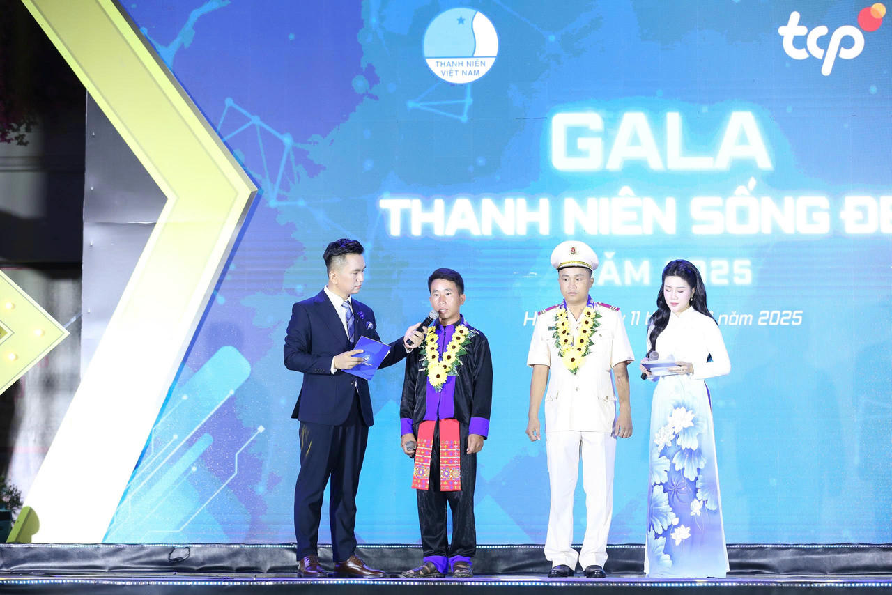 Trưởng bản M&ugrave;a A Thi (x&atilde; Xa Dung, tỉnh Điện Bi&ecirc;n) &ndash; người đ&atilde; dũng cảm qu&ecirc;n m&igrave;nh v&igrave; cộng đồng giao lưu tại chương tr&igrave;nh (Ảnh: Đ.Hải)