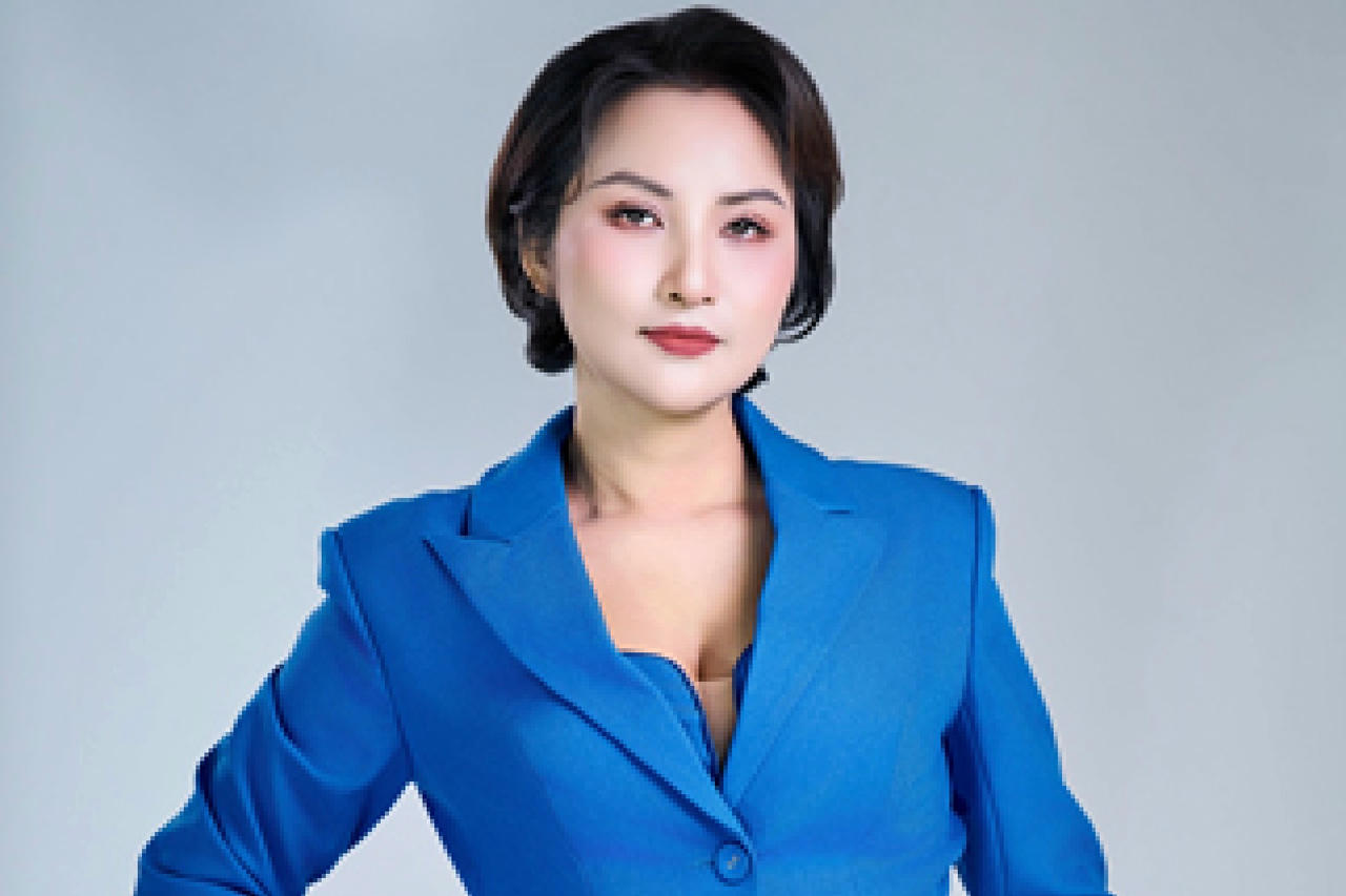 B&agrave; Trần Thị Lan - Gi&aacute;m đốc C&ocirc;ng ty CP Thương mại Cung ứng Nh&acirc;n lực Việt - H&agrave;n.