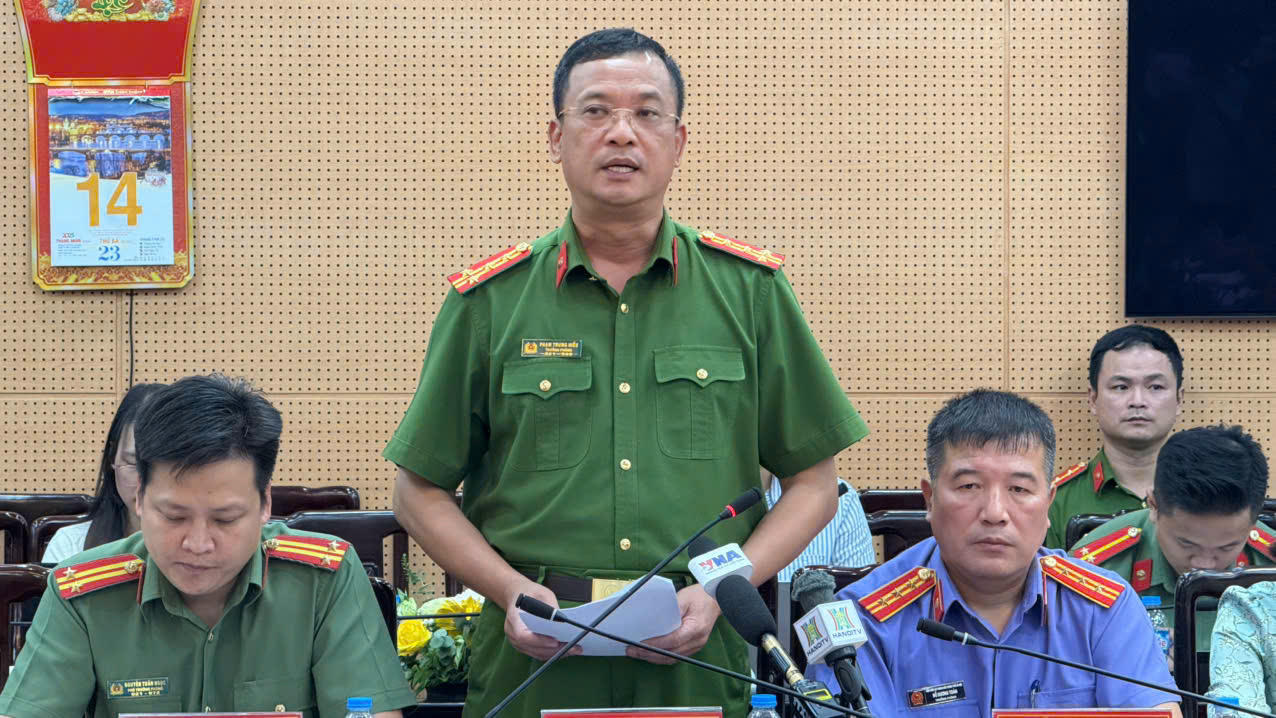 Đại t&aacute; Phạm Trung Hiếu, Trưởng ph&ograve;ng PC07 n&ecirc;u khuyến c&aacute;o về c&aacute;ch chọn mua b&igrave;nh chữa ch&aacute;y.