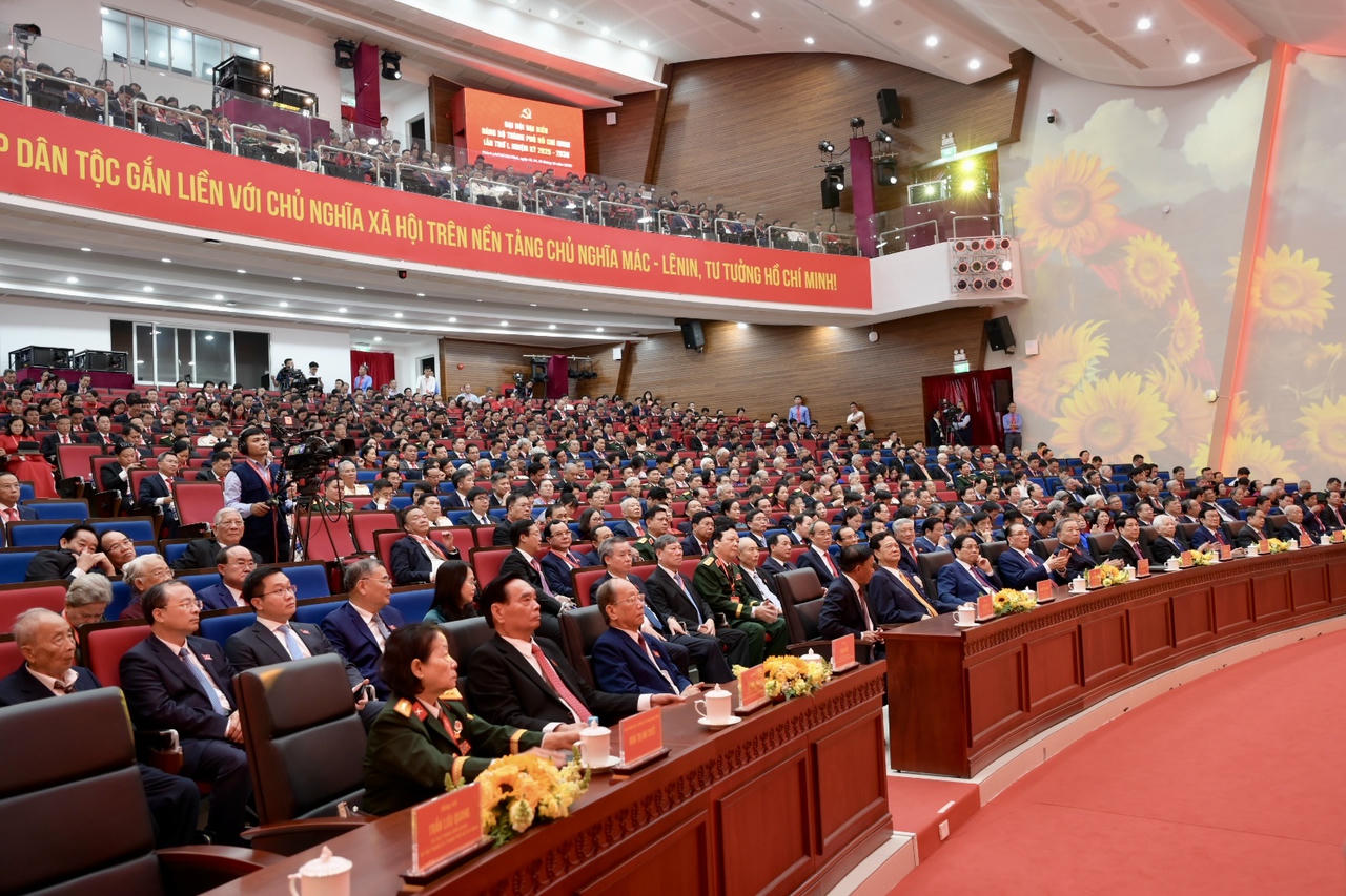 Đại hội c&oacute; sự tham dự của c&aacute;c đồng ch&iacute; l&atilde;nh đạo, nguy&ecirc;n l&atilde;nh đạo Đảng, Nh&agrave; nước, Ủy ban Trung ương MTTQ Việt Nam; c&aacute;c đồng ch&iacute; l&atilde;o th&agrave;nh c&aacute;ch mạng, c&aacute;c Mẹ Việt Nam anh h&ugrave;ng...