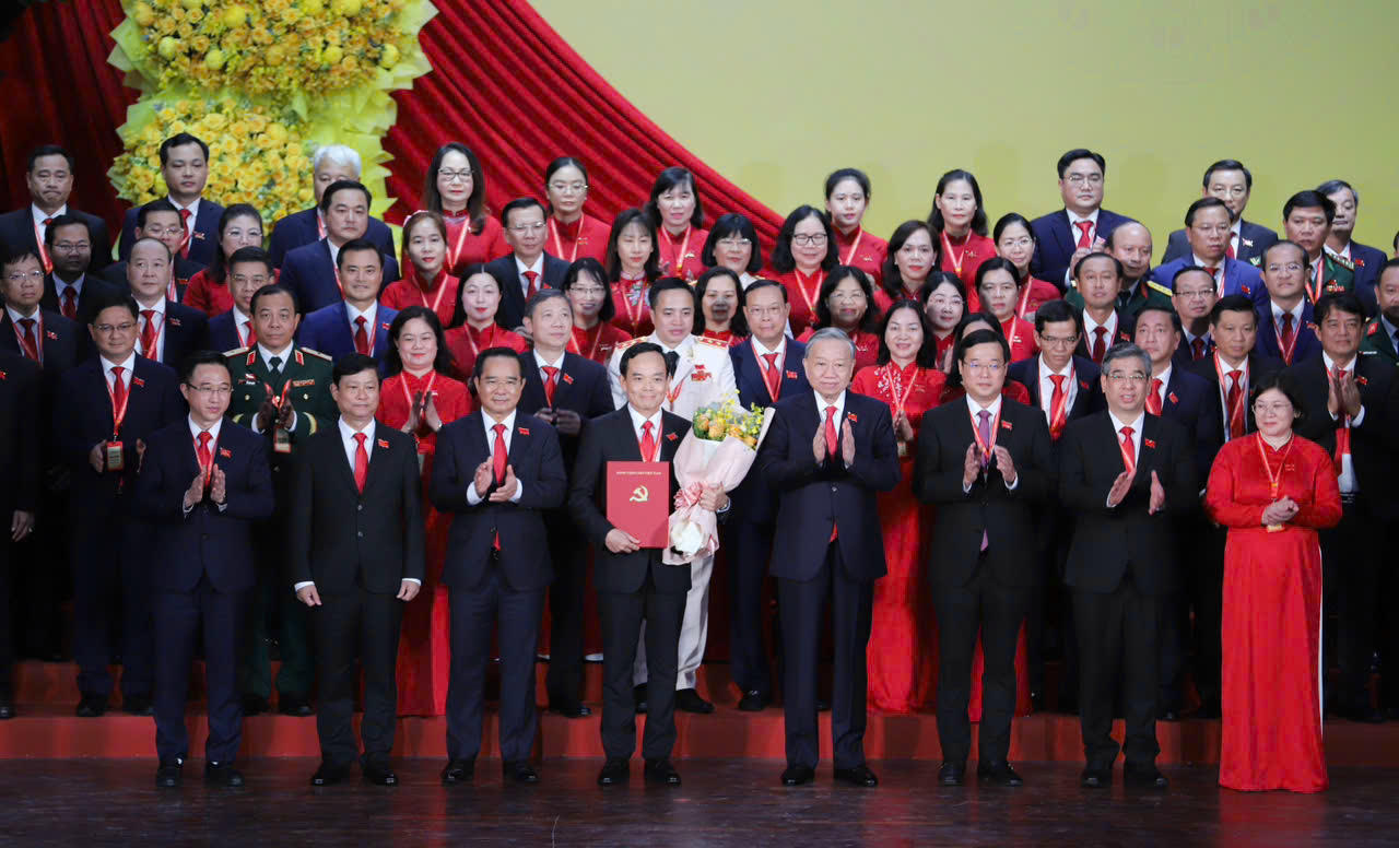 Tổng B&iacute; thư T&ocirc; L&acirc;m ch&uacute;c mừng Ban Chấp h&agrave;nh Đảng bộ TP Hồ Ch&iacute; Minh kh&oacute;a I, nhiệm kỳ 2025-2030.